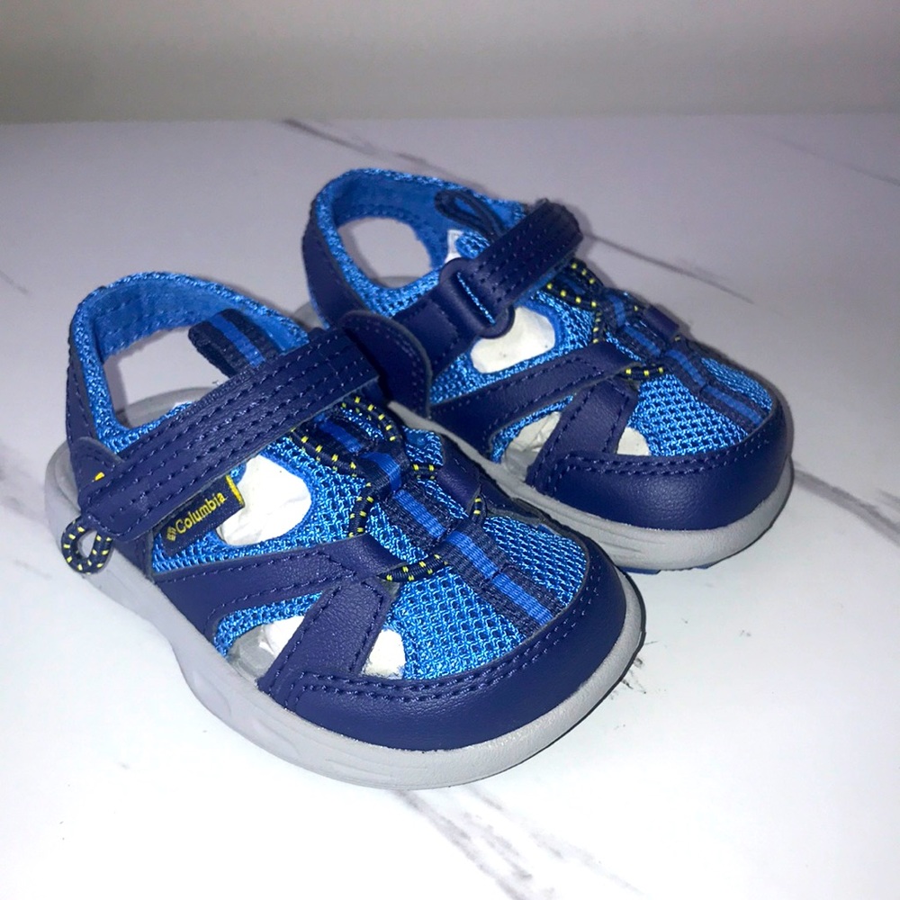 Columbia techsun wave closed toe sandals.  E10